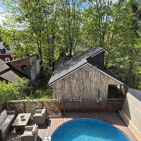 Mosahiisi Charming Poolside Getaway *