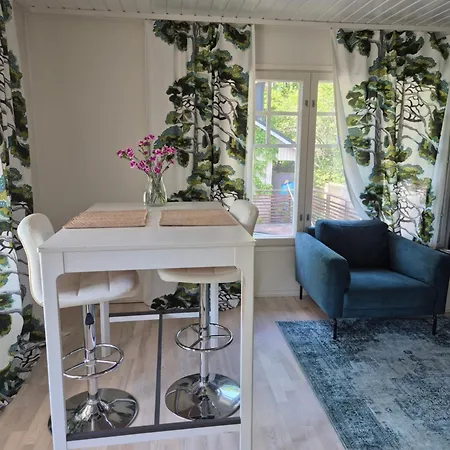 民宿 Mosahiisi Charming Poolside Getaway *