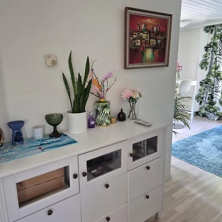 Mosahiisi Charming Poolside Getaway