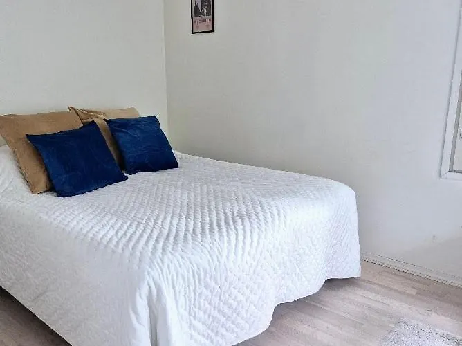 Mosahiisi Charming Poolside Getaway ホームステイ