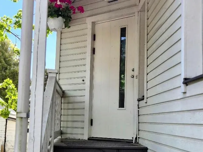 ホームステイ Mosahiisi Charming Poolside Getaway