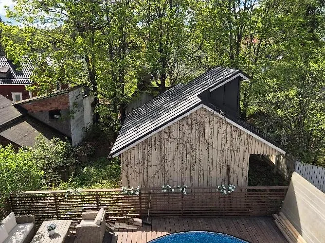 Mosahiisi Charming Poolside Getaway *