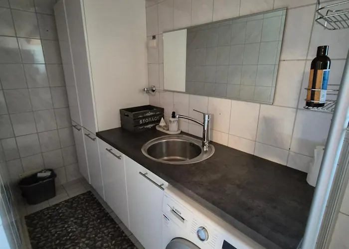 Mosahiisi Charming Poolside Getaway ホームステイ *