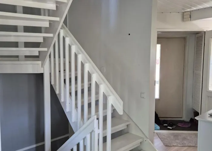 ホームステイ Mosahiisi Charming Poolside Getaway ヘルシンキ