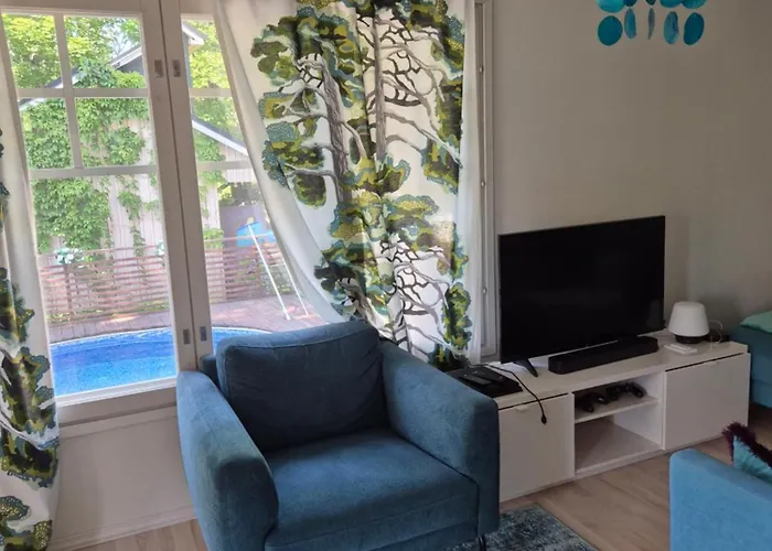 Mosahiisi Charming Poolside Getaway ホームステイ *