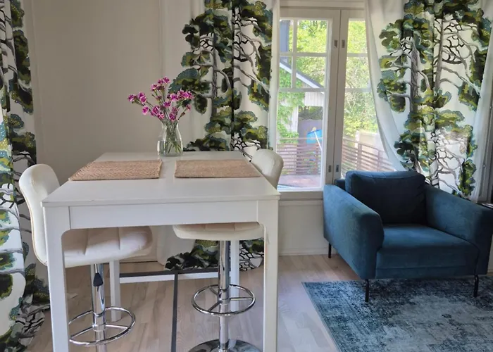 ホームステイ Mosahiisi Charming Poolside Getaway *