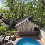 Mosahiisi Charming Poolside Getaway *