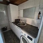 Mosahiisi Charming Poolside Getaway 홈스테이 *